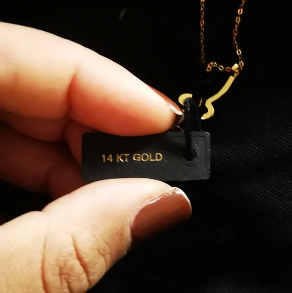 Vertical "love" Necklace - Picture 5 of 7